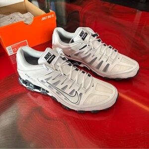Nike Reax 8 TR Mesh Mens Shoes Trainers US Size 13- White / Silver 621716 108